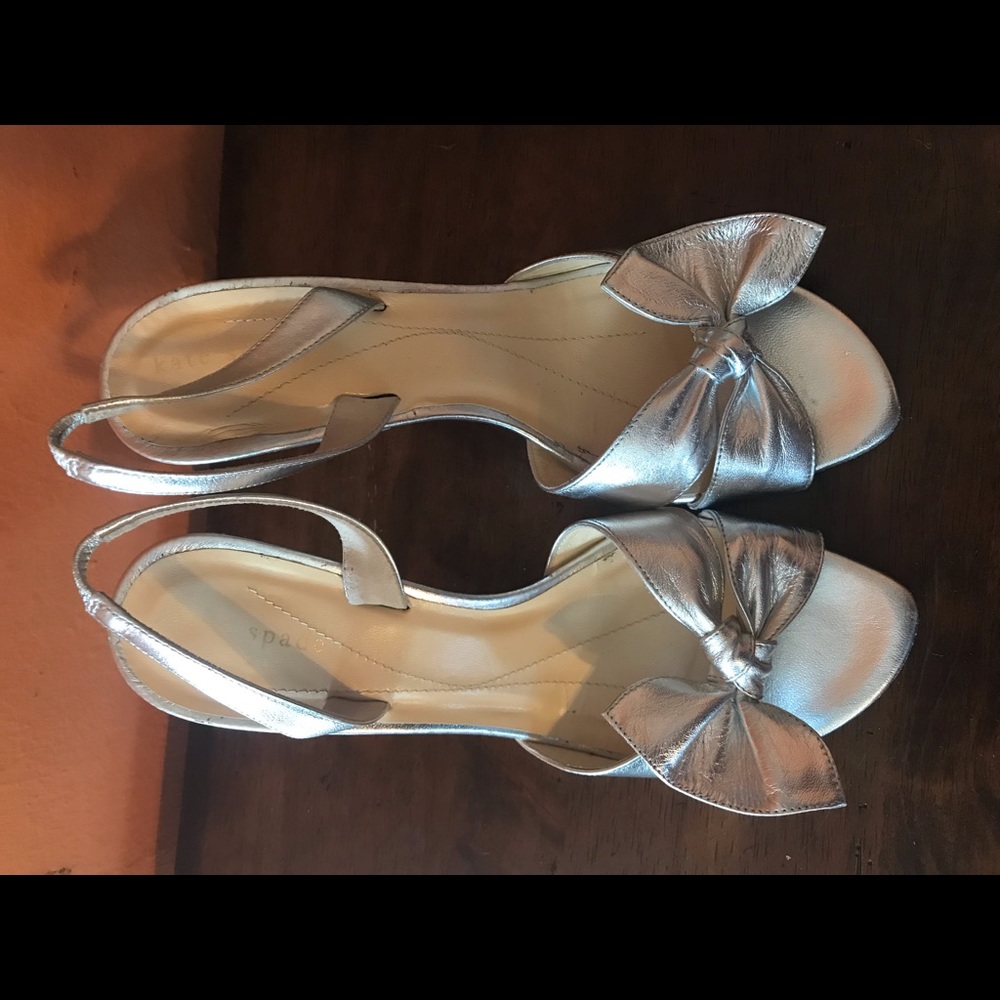 Kate Spade silver leather heels with bow sz8